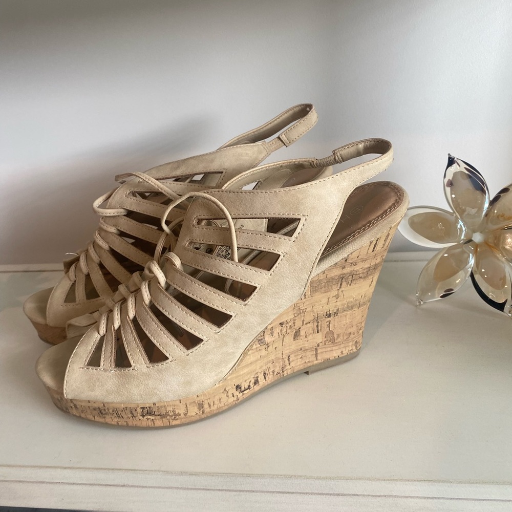 Creme Wedges